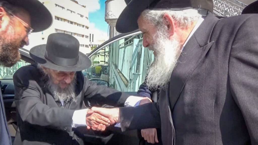 איצקוביץ': הזמר ששכח את הכובע והסולחה בדרך למינוי