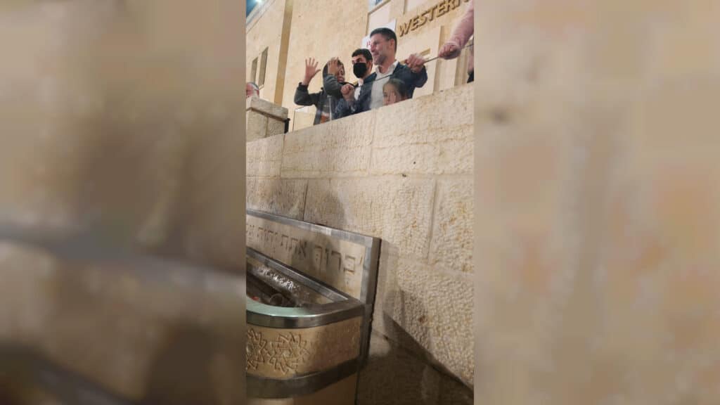 איצקוביץ': הזמר ששכח את הכובע והסולחה בדרך למינוי