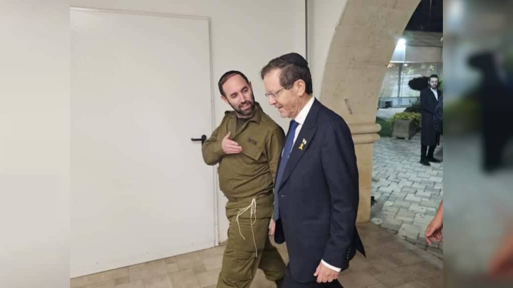 איצקוביץ': הזמר ששכח את הכובע והסולחה בדרך למינוי