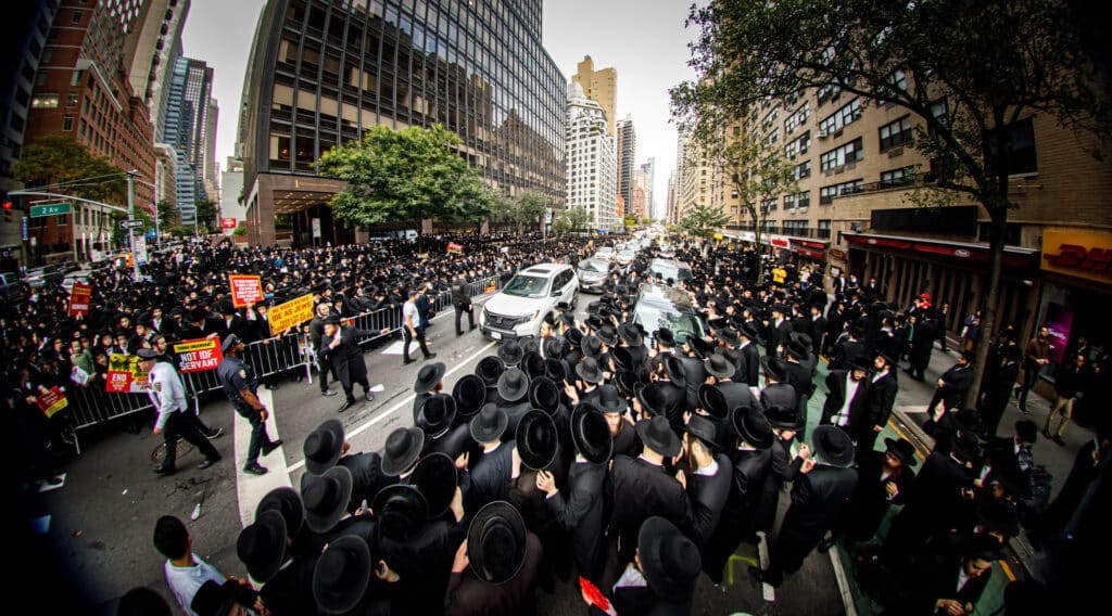 רבבות זעקו ומחו נגד גזירת גיוס בני הישיבות