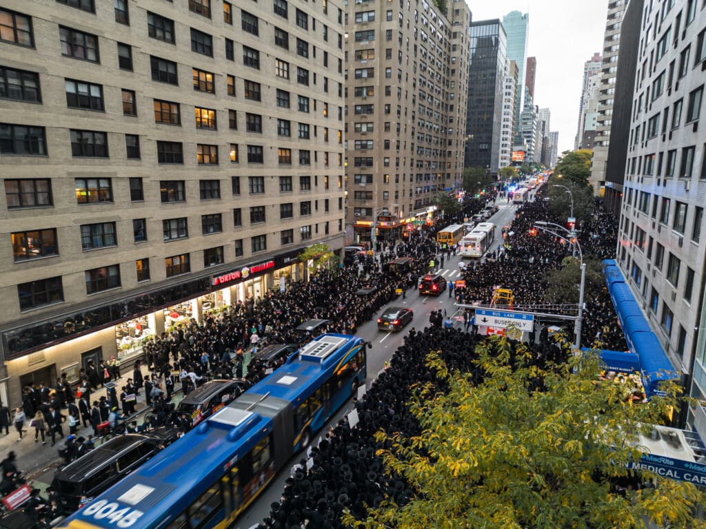 רבבות זעקו ומחו נגד גזירת גיוס בני הישיבות