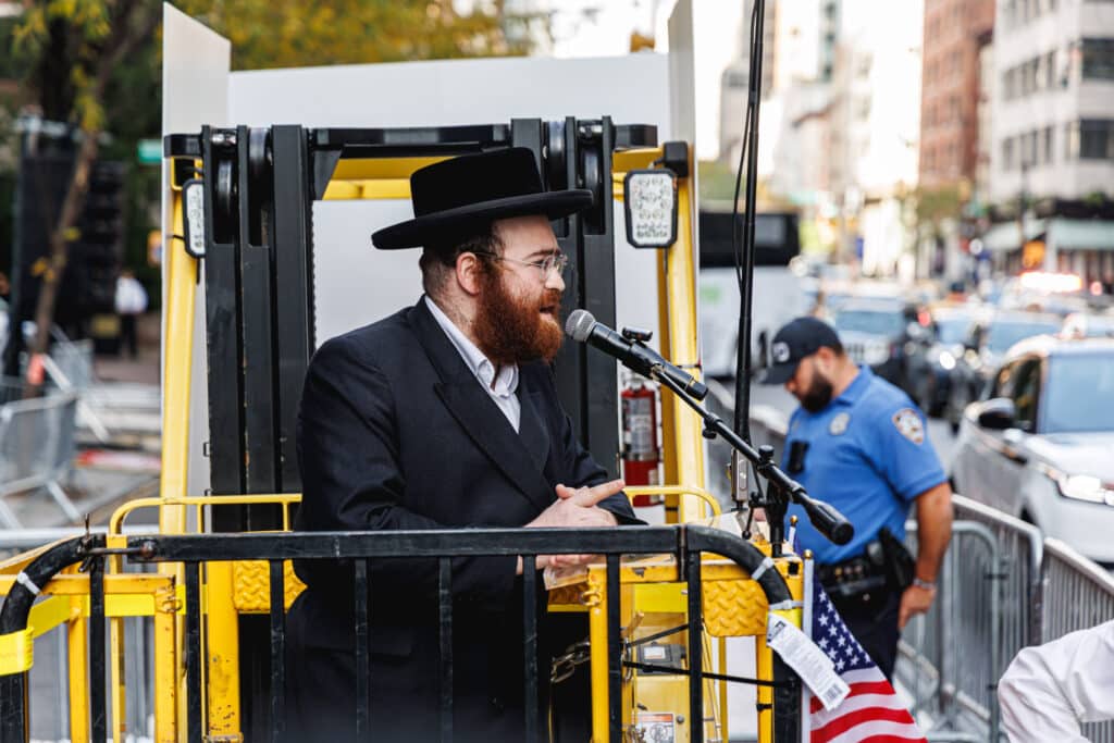 רבבות זעקו ומחו נגד גזירת גיוס בני הישיבות