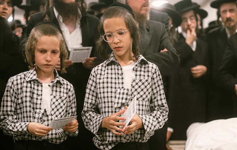 מרת שרה זיסל זוננשיין ע"ה; הותירה אחריה 3 זוגות תאומים המתחננים לעזרתנו