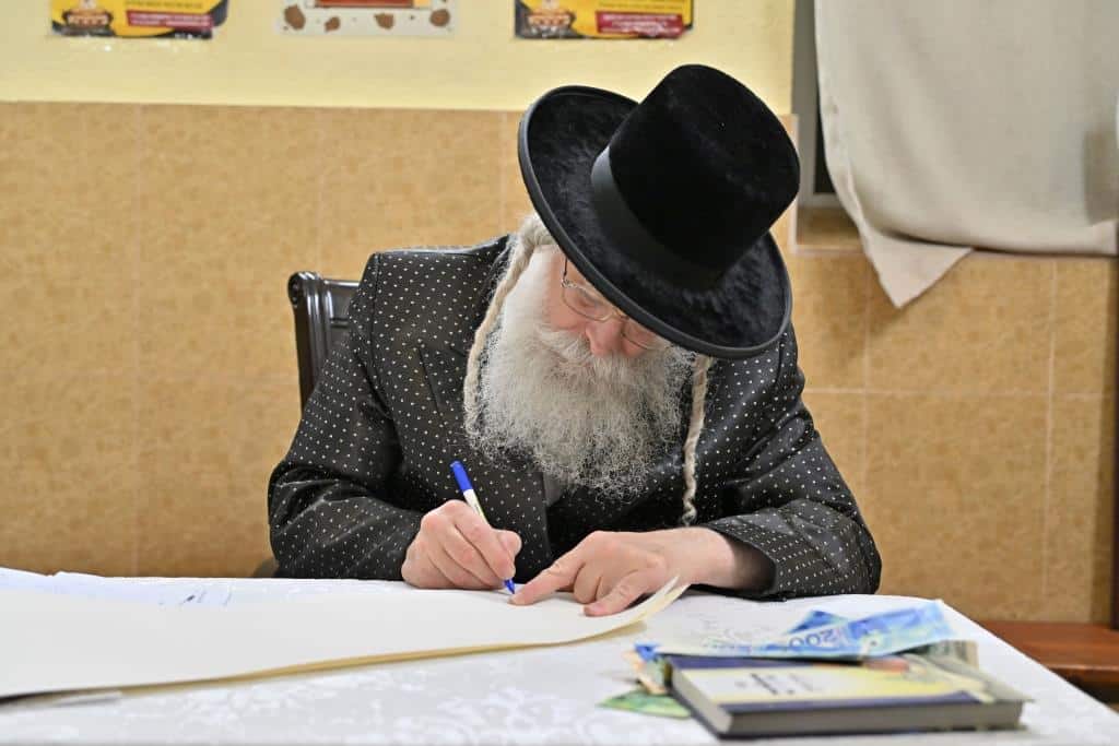 המסע ההיסטורי לביסוס חצר נדבורנה ירושלים בבישטנא