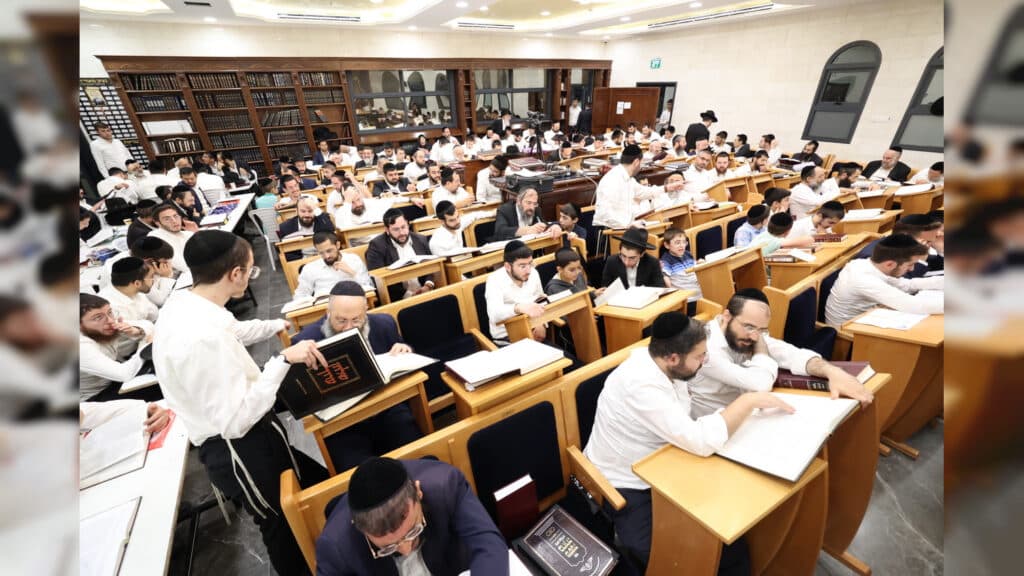 מאות בשיעור וסדר לימוד לע״נ מרן הגר״ע יוסף זצ״ל • צפו