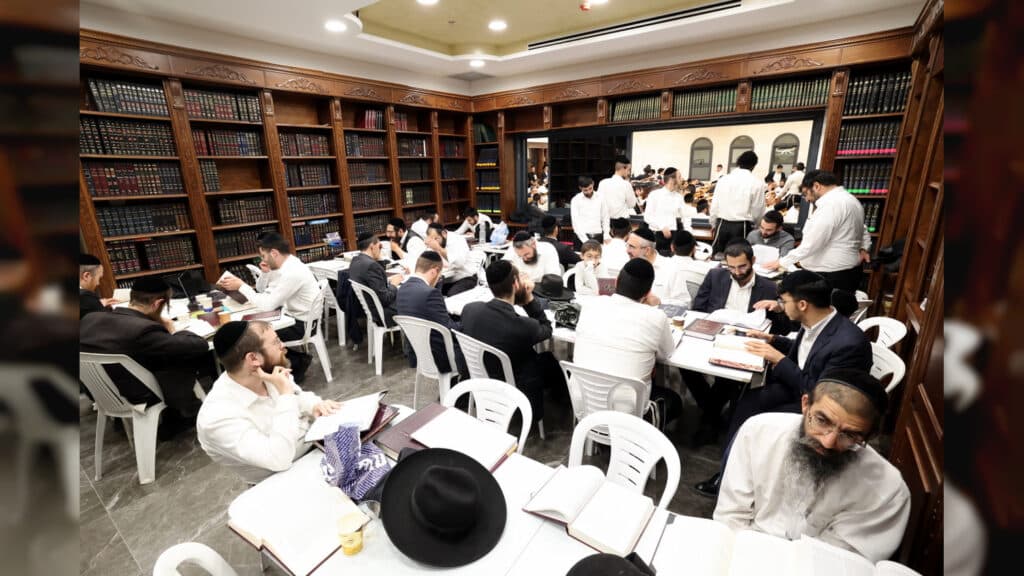 מאות בשיעור וסדר לימוד לע״נ מרן הגר״ע יוסף זצ״ל • צפו