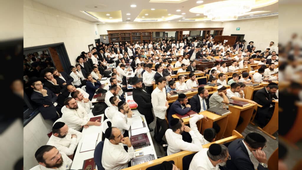 מאות בשיעור וסדר לימוד לע״נ מרן הגר״ע יוסף זצ״ל • צפו