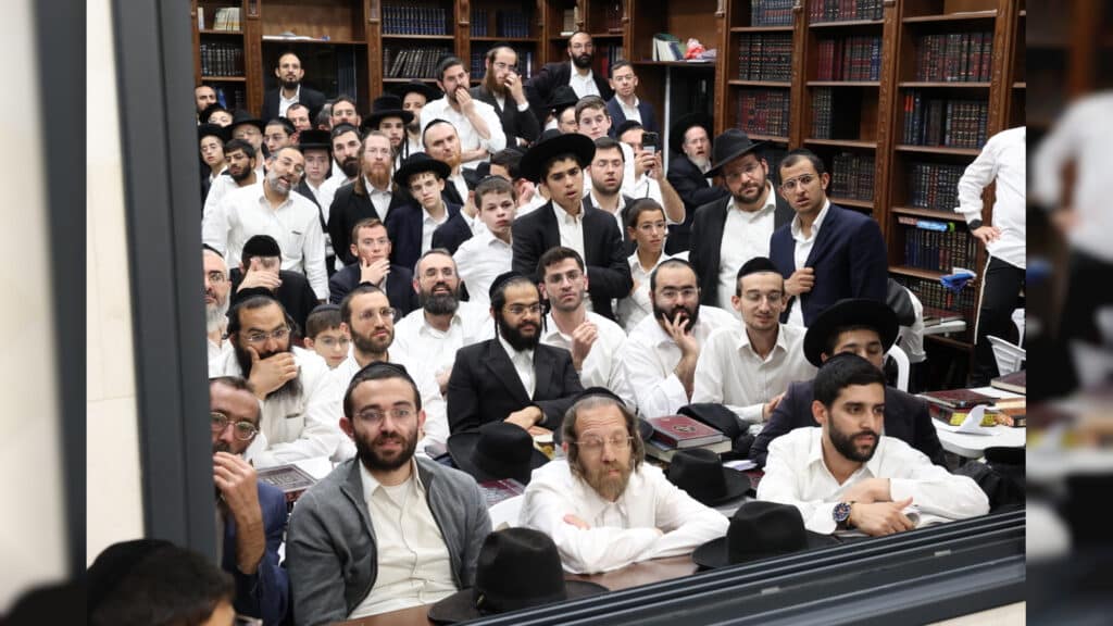 מאות בשיעור וסדר לימוד לע״נ מרן הגר״ע יוסף זצ״ל • צפו