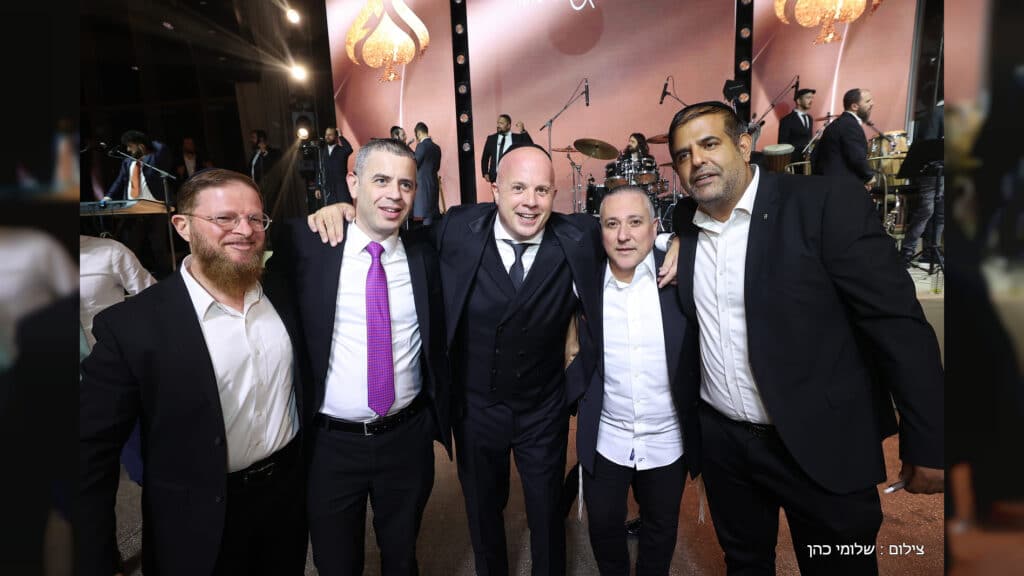 טוקר חיתן את הבת, כולם הגיעו לשמח - גלריה