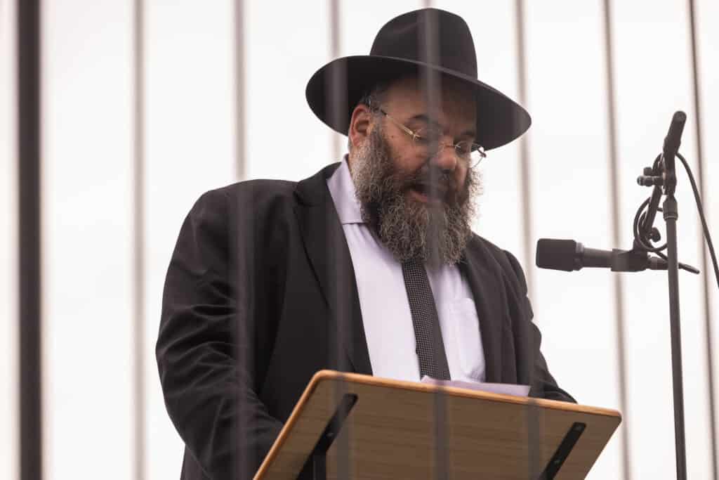 עצרת רבבות של עולם התורה בלייקווד נגד גזירת הגיוס