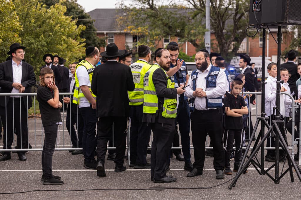עצרת רבבות של עולם התורה בלייקווד נגד גזירת הגיוס