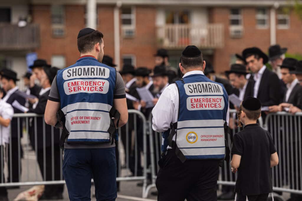 עצרת רבבות של עולם התורה בלייקווד נגד גזירת הגיוס