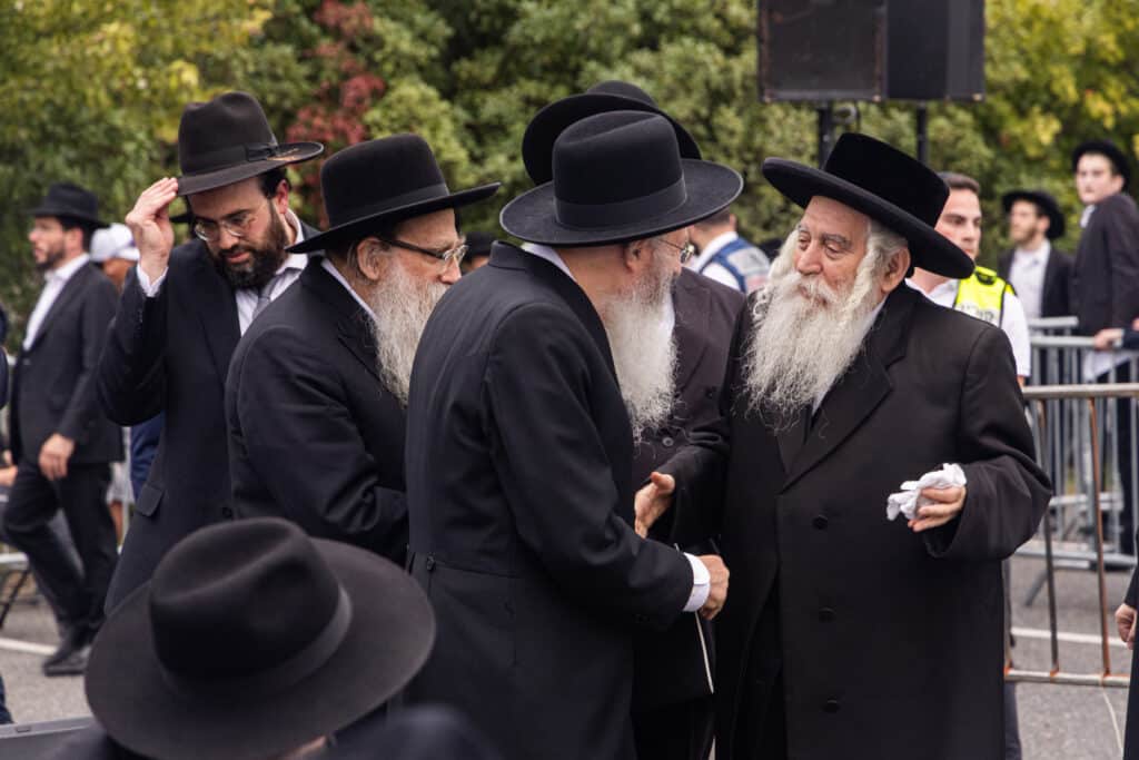 עצרת רבבות של עולם התורה בלייקווד נגד גזירת הגיוס