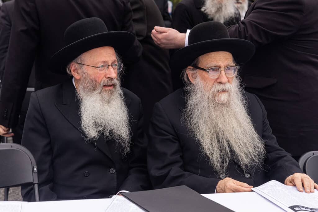 עצרת רבבות של עולם התורה בלייקווד נגד גזירת הגיוס