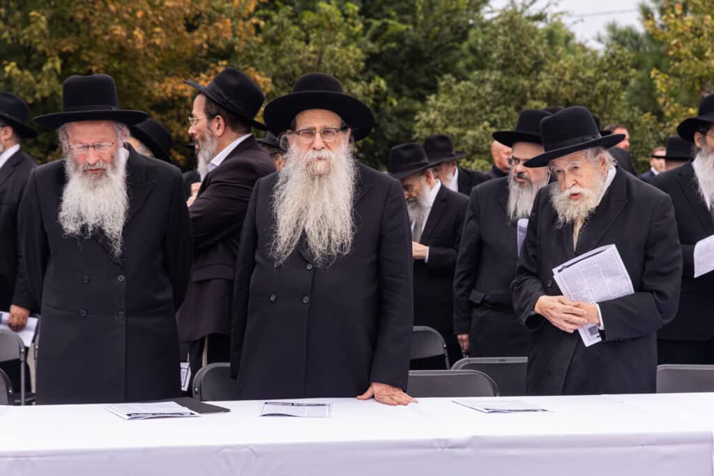 עצרת רבבות של עולם התורה בלייקווד נגד גזירת הגיוס