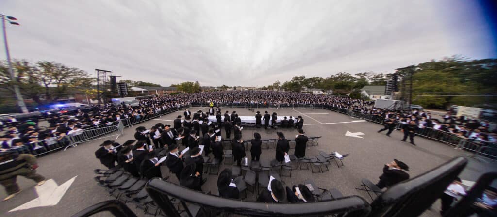 עצרת רבבות של עולם התורה בלייקווד נגד גזירת הגיוס