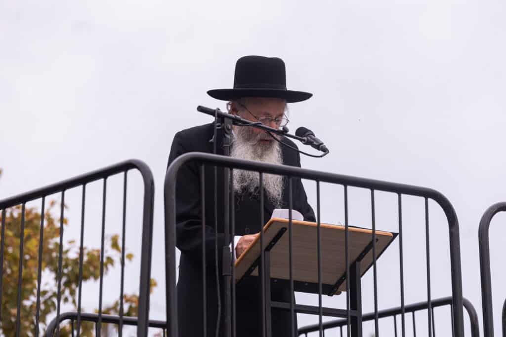 עצרת רבבות של עולם התורה בלייקווד נגד גזירת הגיוס