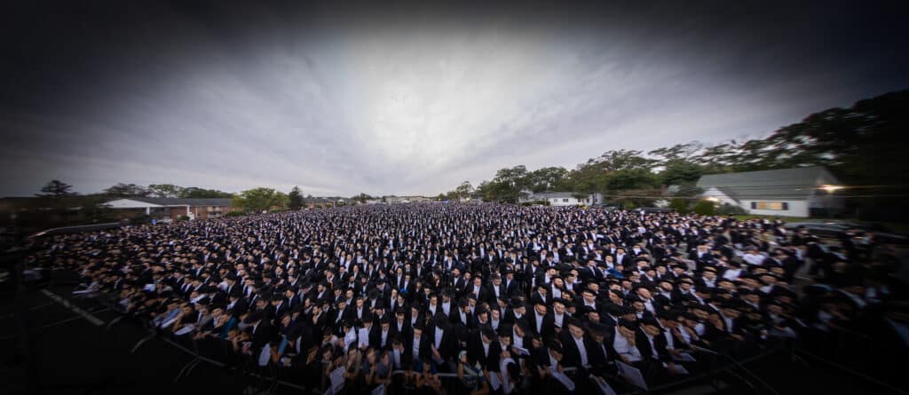 עצרת רבבות של עולם התורה בלייקווד נגד גזירת הגיוס