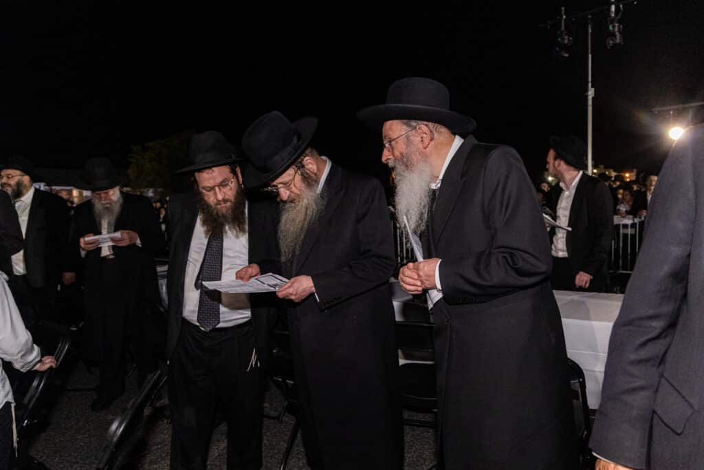 עצרת רבבות של עולם התורה בלייקווד נגד גזירת הגיוס