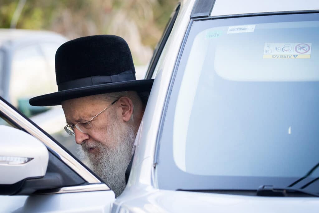 חסידים ואנשי מעשה: האנשים החזקים בחצרות האדמו"רים