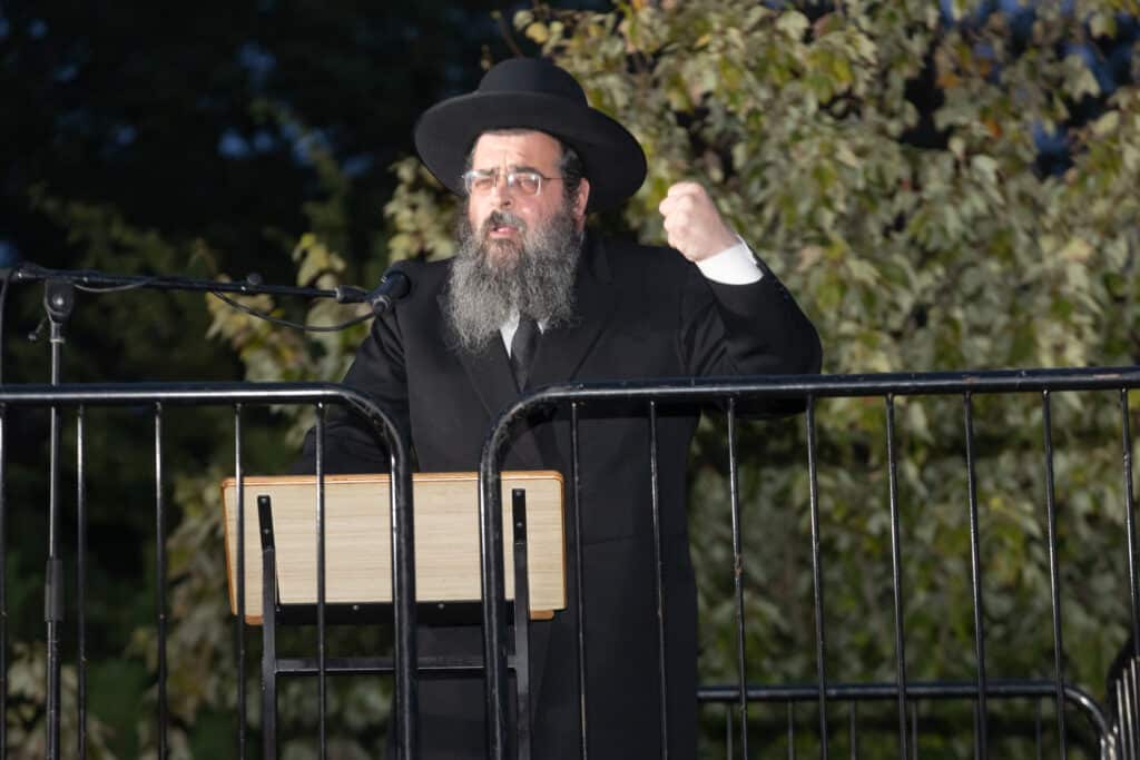 עצרת רבבות של עולם התורה בלייקווד נגד גזירת הגיוס