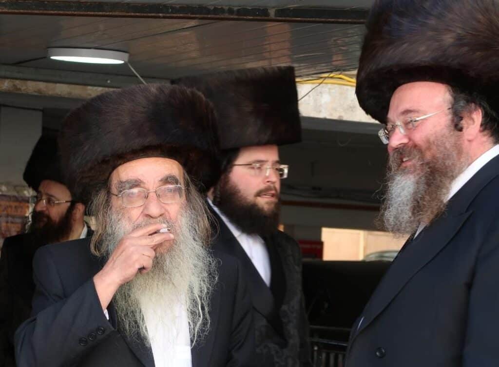 אנשי הצללים נחשפים: המשב"קים החברותות ונאמני הבית