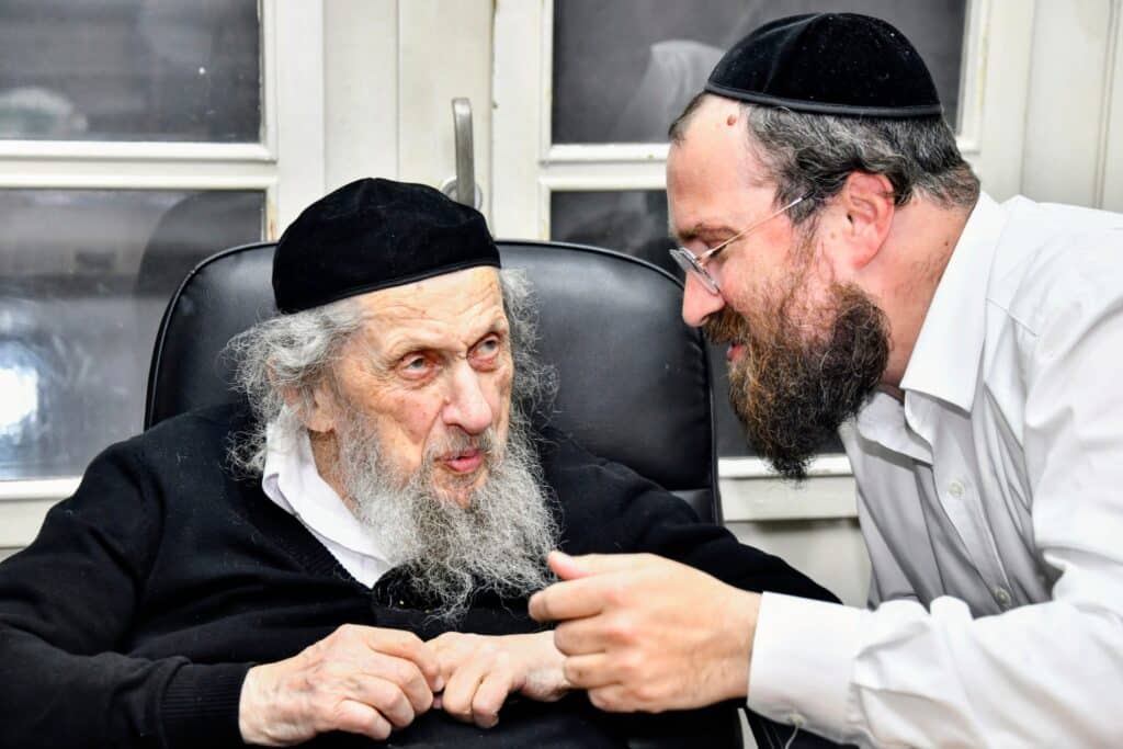 אנשי הצללים נחשפים: המשב"קים החברותות ונאמני הבית