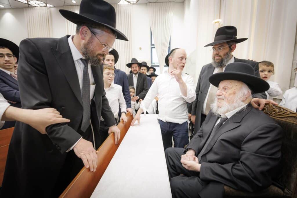 אנשי הצללים נחשפים: המשב"קים החברותות ונאמני הבית