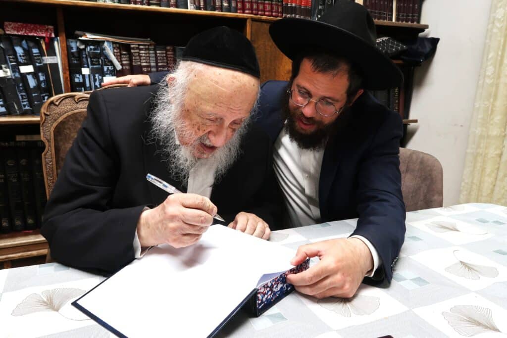 אנשי הצללים נחשפים: המשב"קים החברותות ונאמני הבית