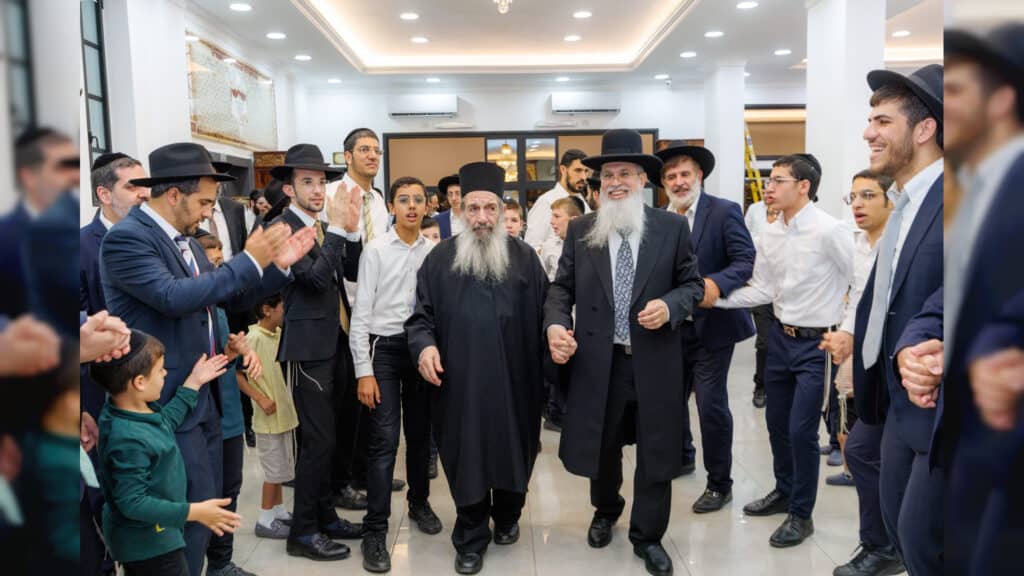 אסירי עולם התורה בהקבלת פני רבו אצל חכם ניסים בן שמעון