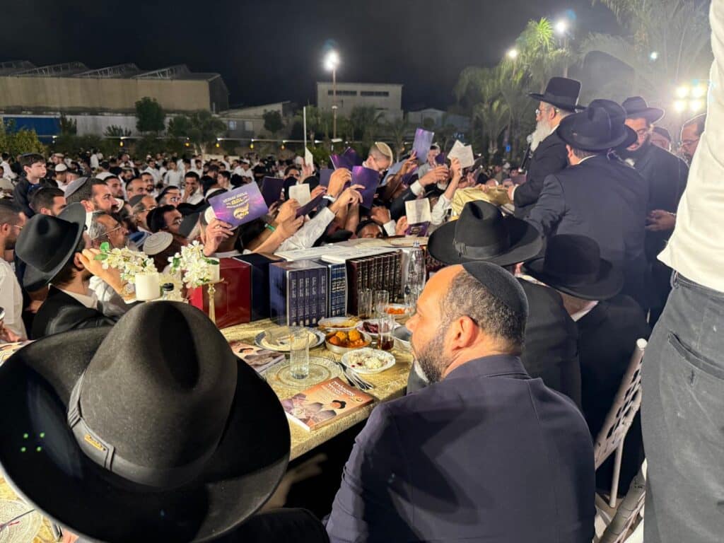 גלריה: המונים בהילולא המרכזית לזכרו של הרב אברג'ל זצ"ל