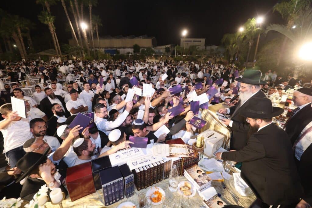 גלריה: המונים בהילולא המרכזית לזכרו של הרב אברג'ל זצ"ל