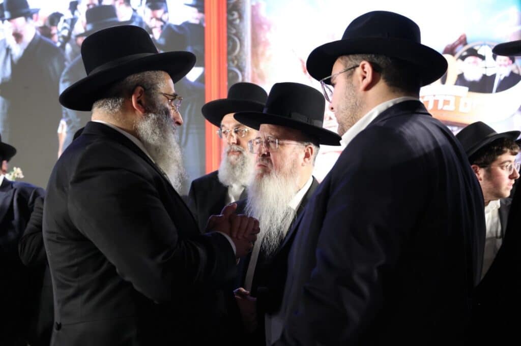 גלריה: המונים בהילולא המרכזית לזכרו של הרב אברג'ל זצ"ל