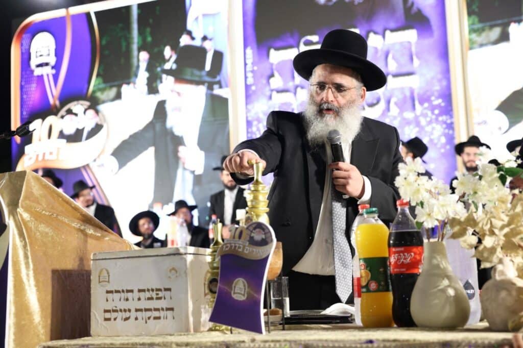 גלריה: המונים בהילולא המרכזית לזכרו של הרב אברג'ל זצ"ל