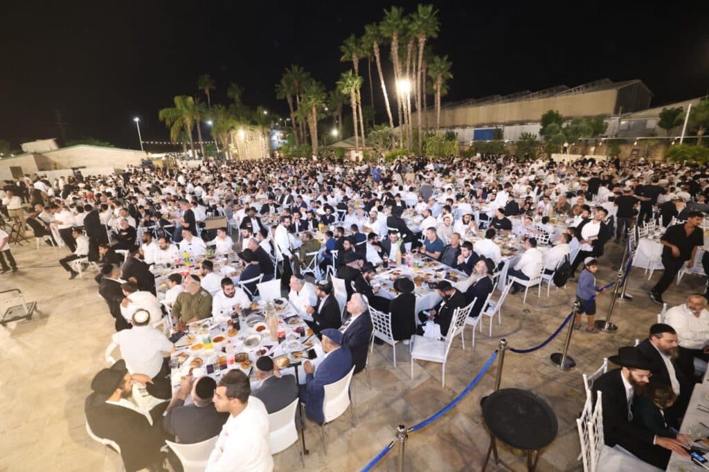 גלריה: המונים בהילולא המרכזית לזכרו של הרב אברג'ל זצ"ל