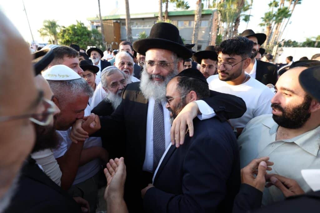 גלריה: המונים בהילולא המרכזית לזכרו של הרב אברג'ל זצ"ל