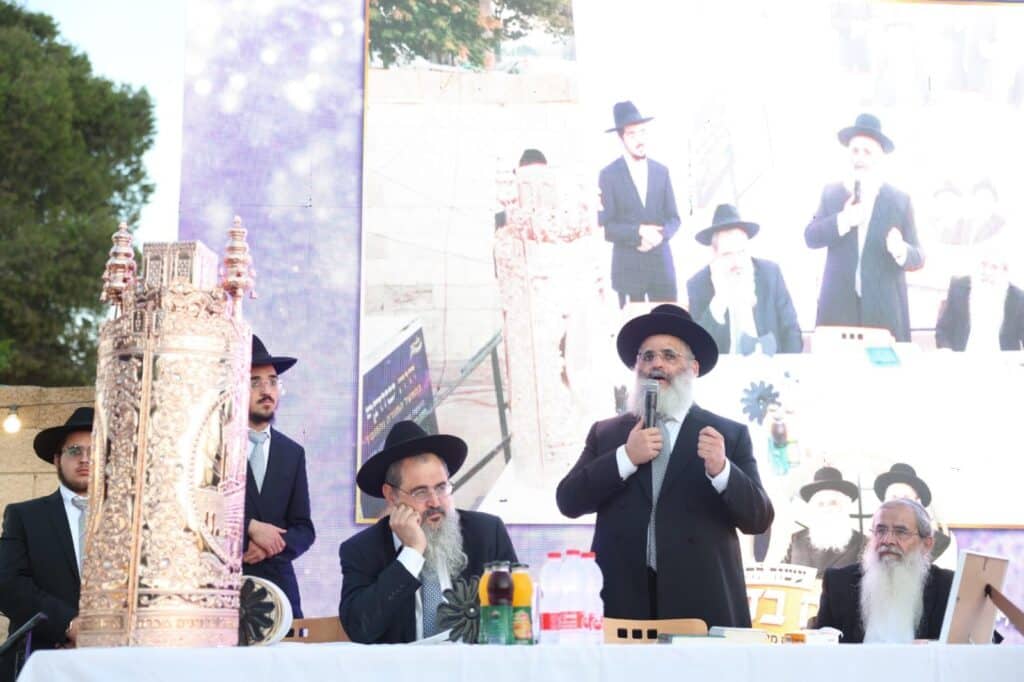 גלריה: המונים בהילולא המרכזית לזכרו של הרב אברג'ל זצ"ל