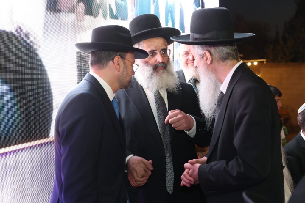 גלריה: המונים בהילולא המרכזית לזכרו של הרב אברג'ל זצ"ל