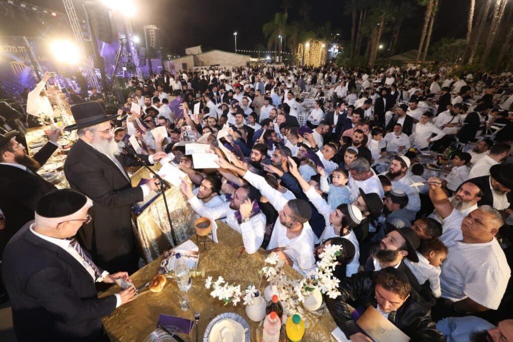 גלריה: המונים בהילולא המרכזית לזכרו של הרב אברג'ל זצ"ל