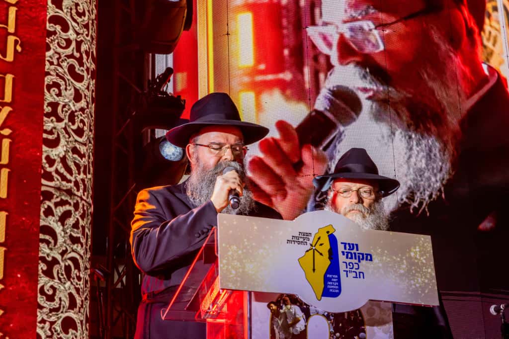 עשרת אלפים חוגגים בהקפות השניות המסורתיות בכפר חב״ד