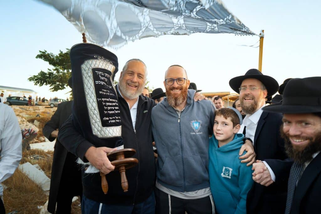 החרדים הגיעו לחגוג במאחז החדש: "יש פתרון גם מחוץ לבני ברק"