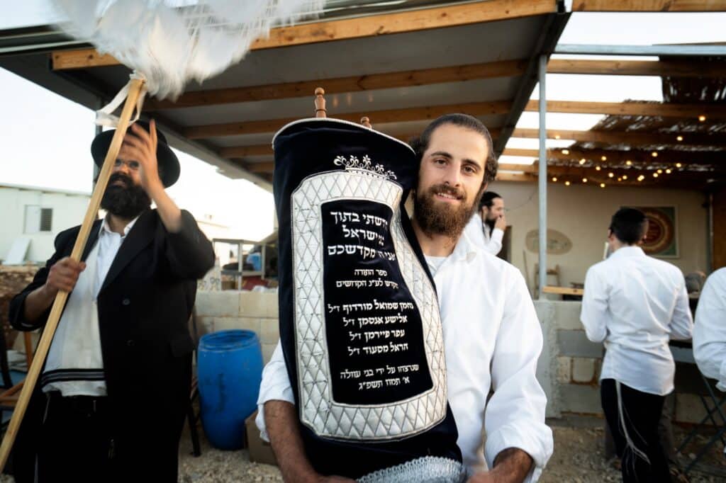 החרדים הגיעו לחגוג במאחז החדש: "יש פתרון גם מחוץ לבני ברק"