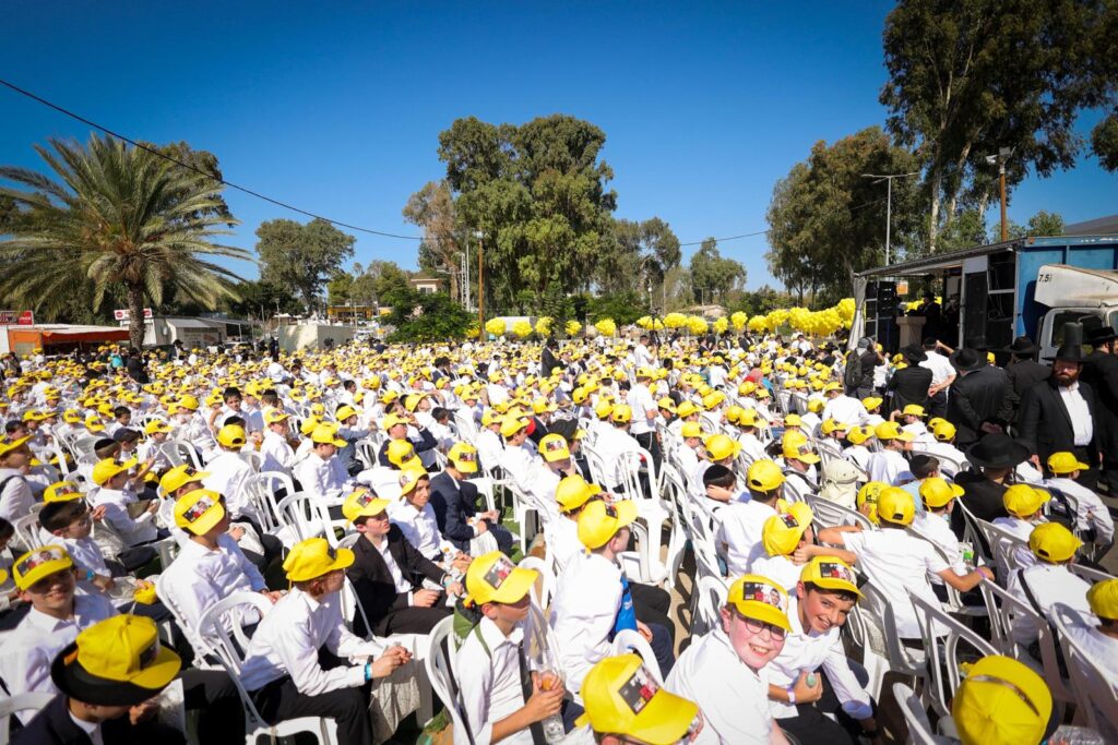 תפילת אלפי ילדי עטרת שלמה בשערי הכלא