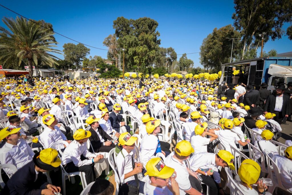 תפילת אלפי ילדי עטרת שלמה בשערי הכלא