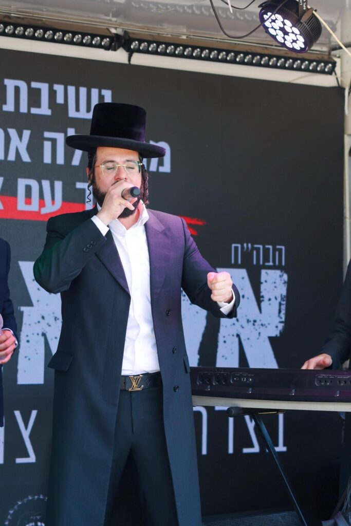 תפילת אלפי ילדי עטרת שלמה בשערי הכלא