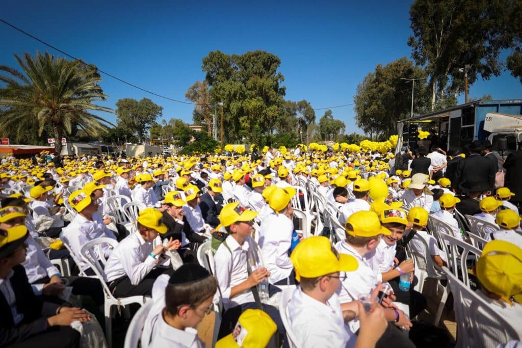 תפילת אלפי ילדי עטרת שלמה בשערי הכלא
