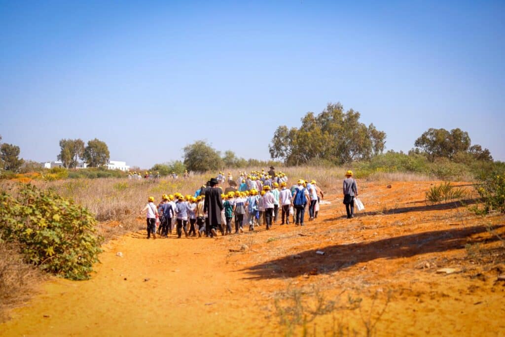 תפילת אלפי ילדי עטרת שלמה בשערי הכלא