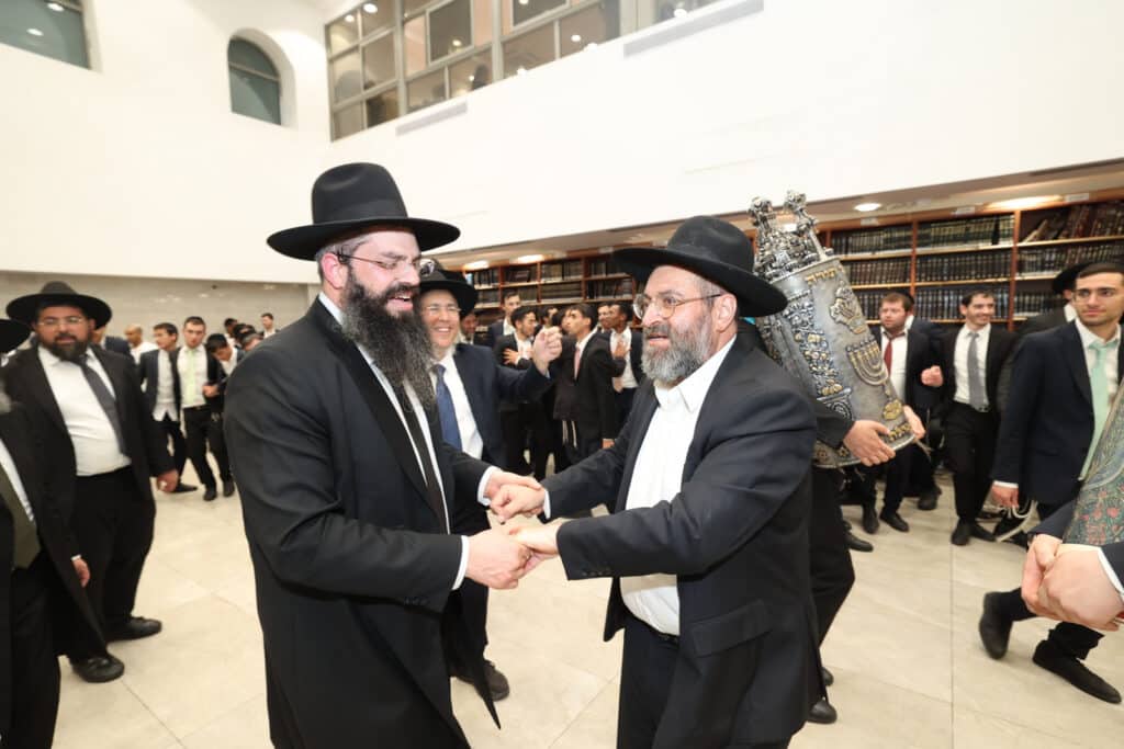 ירושלים: מעמד הכנסת ספר תורה לישיבת אהל תורה