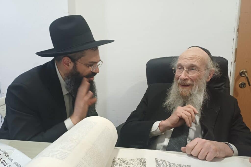 ירושלים: מעמד הכנסת ספר תורה לישיבת אהל תורה