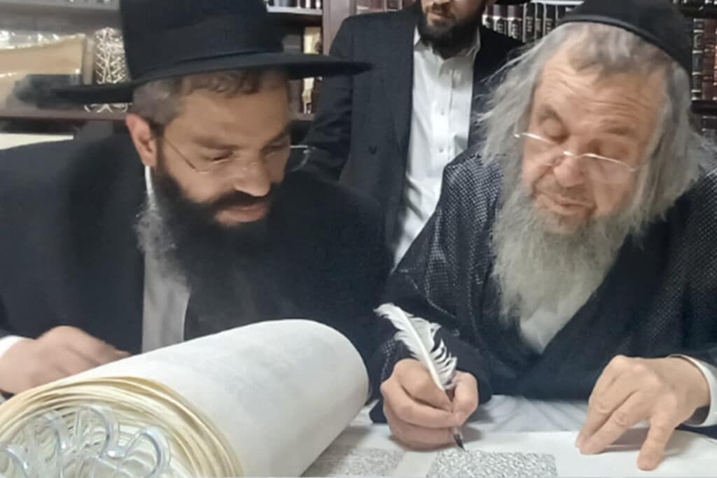 ירושלים: מעמד הכנסת ספר תורה לישיבת אהל תורה